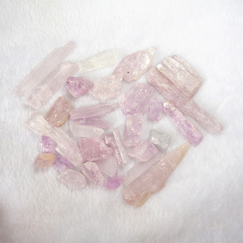 天然紫色锂辉石 半透明/透明锂辉石晶体 矿物岩石标本