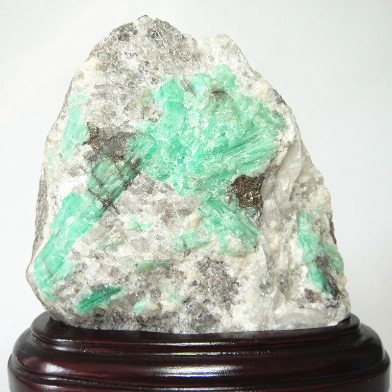 祖母绿矿物晶体 祖母绿矿物晶体标本摆件 鉴赏收藏
