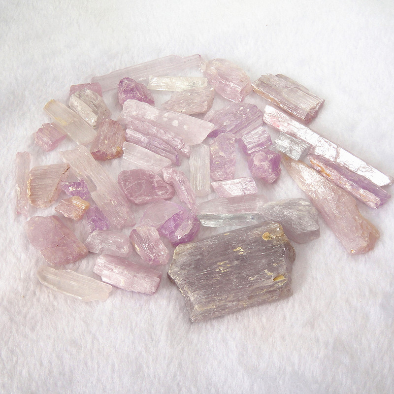 天然紫色锂辉石 半透明/透明锂辉石晶体 矿物岩石标本