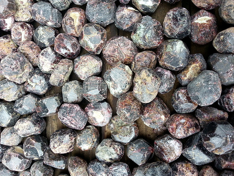 天然红色石榴石教学标本 红色石榴石原料原石