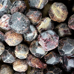 天然红色石榴石教学标本 红色石榴石原料原石