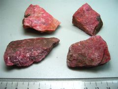 天然钙锰辉石教学标本 蔷薇辉石矿物原料 红纹原料 